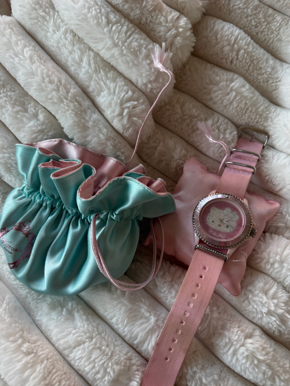 Victoria Couture Hello Kitty Watch / pink & rare - Picture 3 of 6